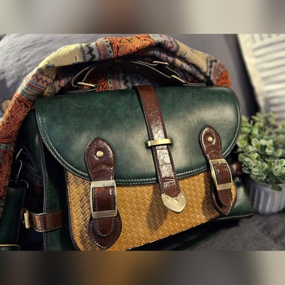 NUG leather messenger bag